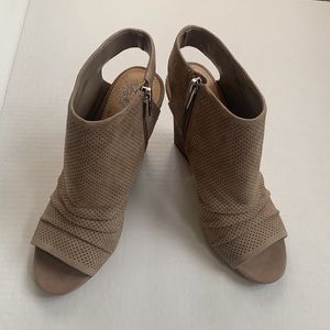 Vince Camuto open toe sandal